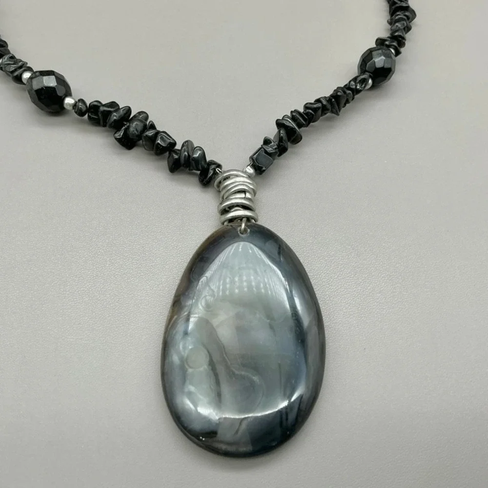 Chico's Necklace Womens Silver Tone Black Agate Stone Pendant Beaded 22 Inches
